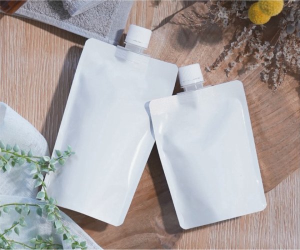 画像1: キャップ付きアルミ蒸着・白印刷スタンドパック 夢パック DS16-VW0200 (110×140(33.5)mm) カウパック 1ケース900枚入り (1)