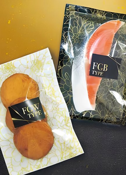 画像1: 真空パック・ボイル用(95℃30分) 菊柄印刷三方袋 FGBJタイプ(菊柄黒) FGBJ-1 (140×200mm) ベリーパック(富士カガク) 小ロットタイプ 1ケース1,000枚入り ※個人宅別途送料 (1)